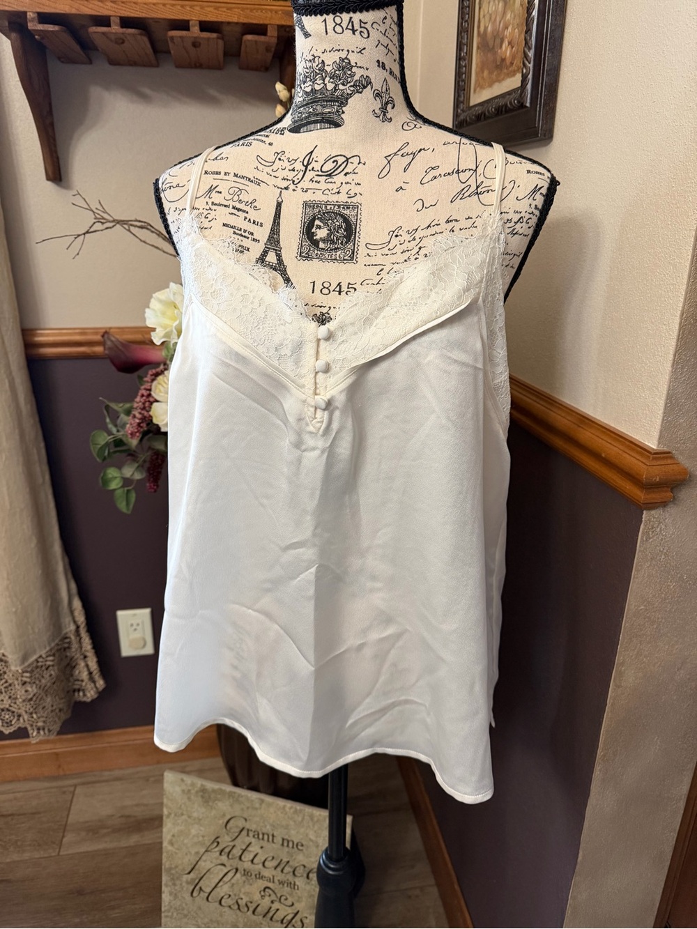 ✨NWT - Abercrombie & Fitch Satin Lace Blouse Cami✨